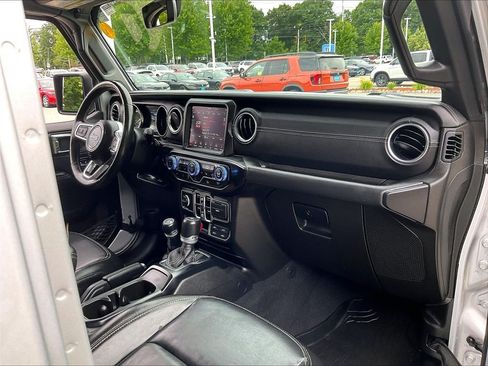 Used 2023 Jeep Wrangler Unlimited Sahara w/ Cold Weather Group AWD/4WD image 14
