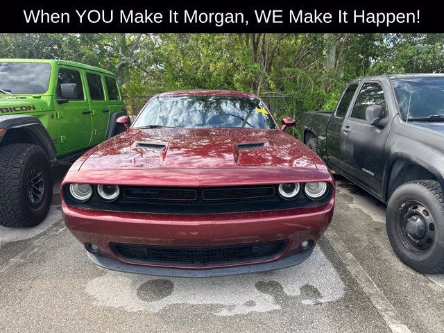 Used 2019 Dodge Challenger SXT w/ Blacktop Package RWD image 3