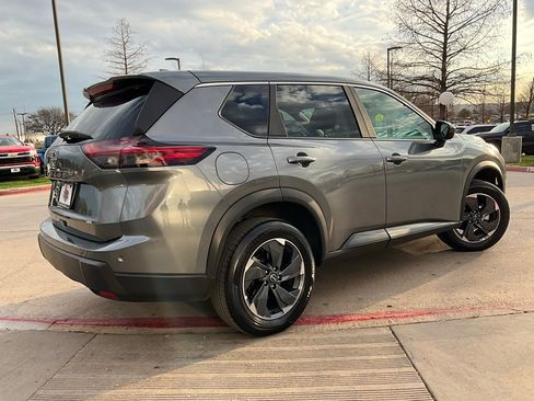 Used 2025 Nissan Rogue SV image 6