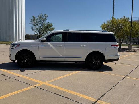 Used 2024 Lincoln Navigator L Reserve AWD/4WD image 12