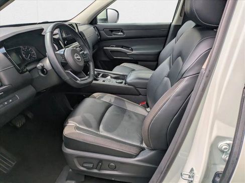 Used 2023 Nissan Pathfinder SL w/ Lighting Package (N92) image 11