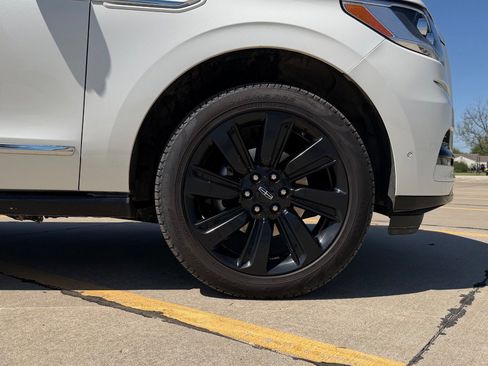 Used 2024 Lincoln Navigator L Reserve AWD/4WD image 19