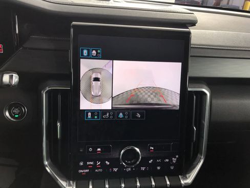 Used 2025 GMC Acadia Elevation image 5