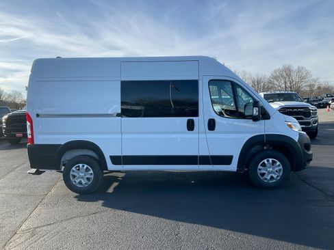 New 2026 RAM ProMaster 1500 w/ Quick Order Package 22G SLT image 7