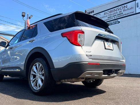 Used 2023 Ford Explorer XLT w/ Equipment Group 202A AWD/4WD image 8
