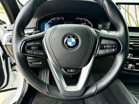 Certified 2022 BMW 530i w/ Premium Package image 15