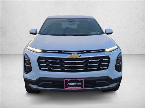 Used 2025 Chevrolet Equinox LT AWD/4WD image 2