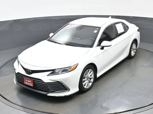 Used 2022 Toyota Camry LE FWD image 34