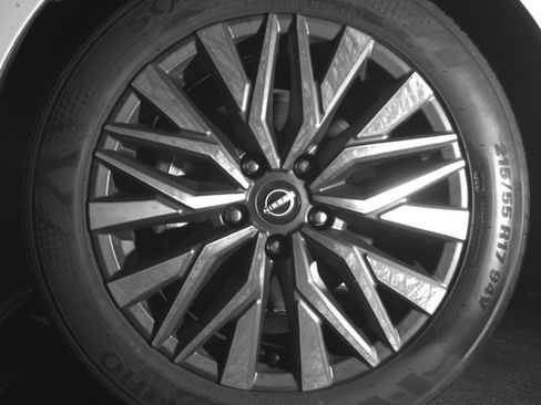 Used 2025 Nissan Altima 2.5 SV FWD image 12