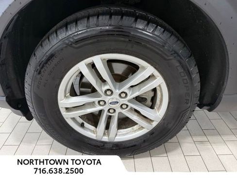 Used 2020 Ford Explorer XLT w/ Comfort Package image 32