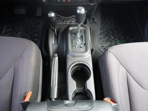 Used 2015 Jeep Wrangler Unlimited Sport w/ Connectivity Group image 16