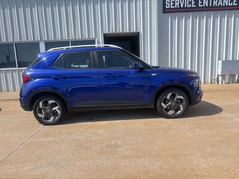 Used 2024 Hyundai Venue Limited FWD image 7