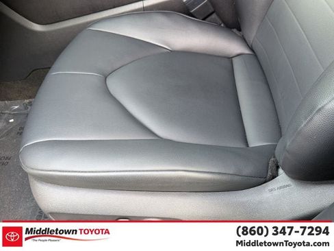 Used 2025 Toyota Highlander XLE AWD/4WD image 15