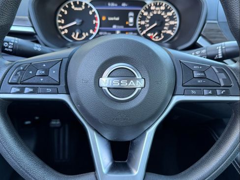 Used 2023 Nissan Altima 2.5 SV image 6