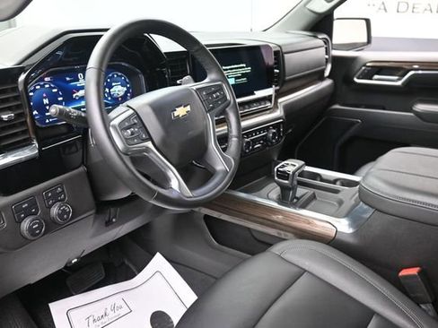 Used 2025 Chevrolet Silverado 1500 LT w/ Safety Package AWD/4WD image 14