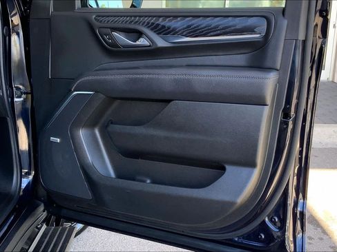 Used 2023 GMC Yukon XL Denali w/ Denali Reserve Package image 28