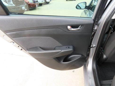 Used 2022 Hyundai Accent SE image 15