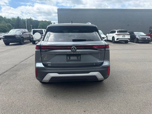 Used 2025 Volkswagen Tiguan SE AWD/4WD image 7