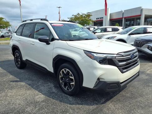 Used 2025 Subaru Forester Premium AWD/4WD image 1