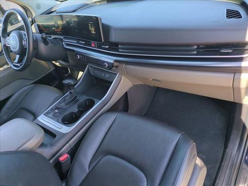 Used 2025 Kia Carnival image 23