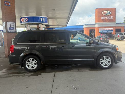 Used 2012 Dodge Grand Caravan Crew w/ Safety Sphere Group FWD image 9