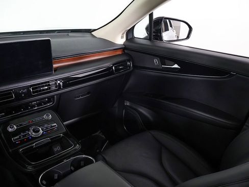 Used 2023 Lincoln Nautilus Reserve AWD/4WD image 38