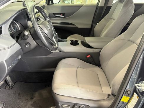 Certified 2021 Toyota Venza LE w/ Carpet Mat Package (TMS) image 17