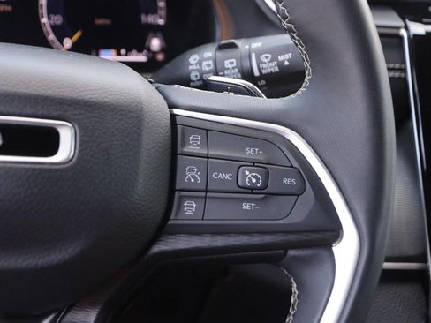Used 2024 Jeep Grand Cherokee Altitude AWD/4WD image 13