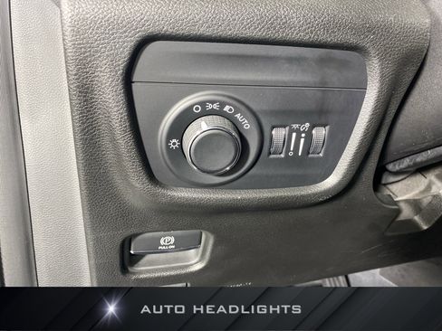 Used 2023 Jeep Grand Cherokee Laredo w/ Luxury Tech Group I image 25