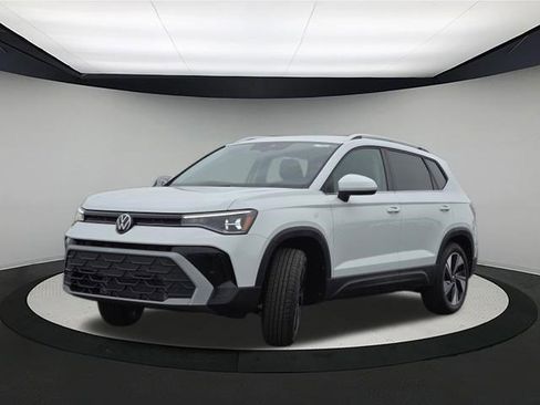 New 2026 Volkswagen Taos SE AWD/4WD image 3