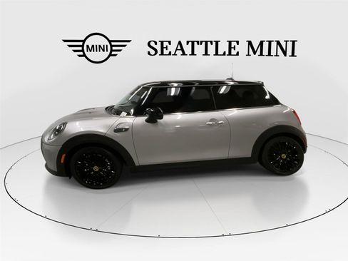 Certified 2024 MINI Cooper SE image 6
