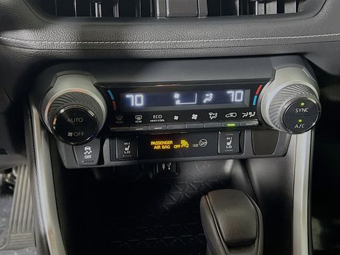 Used 2019 Toyota RAV4 XLE w/ Convenience Package FWD image 26