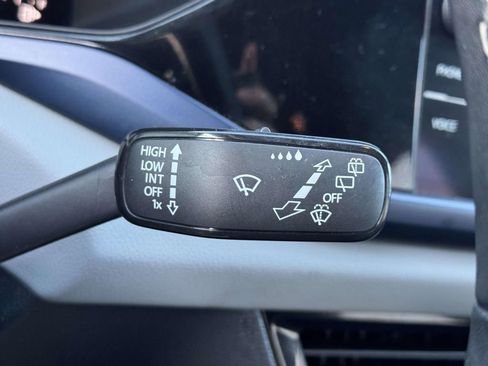 Used 2022 Volkswagen Taos SE image 23