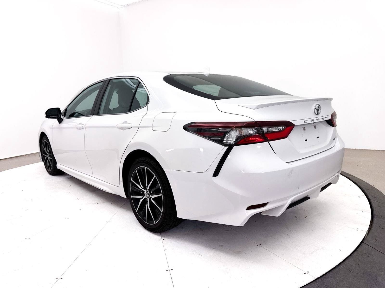 Used 2021 Toyota Camry SE FWD image 12