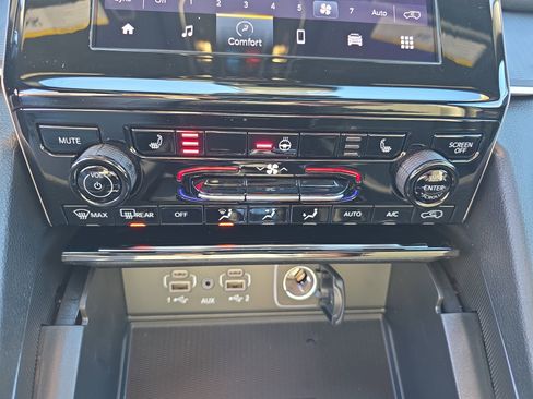 New 2025 Jeep Grand Cherokee Altitude image 6