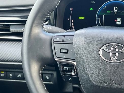 Used 2025 Toyota Camry SE image 21