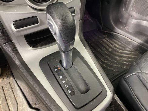 Used 2014 Ford Fiesta SE image 9