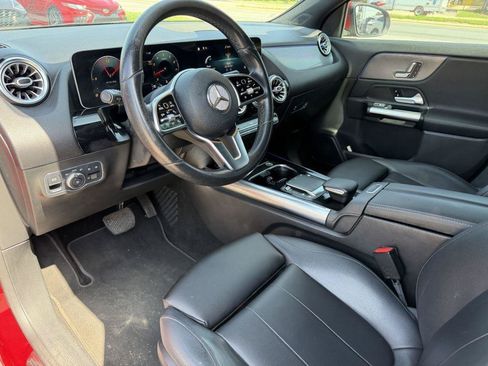 Used 2021 Mercedes-Benz GLA 250 4MATIC w/ Premium Package image 11