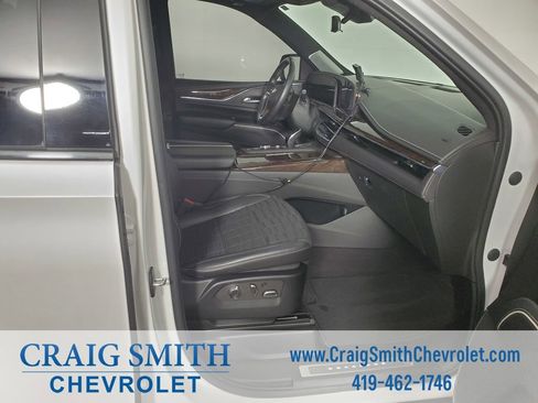 Used 2022 Cadillac Escalade Sport Platinum w/ Heavy-Duty Trailer Package AWD/4WD image 25