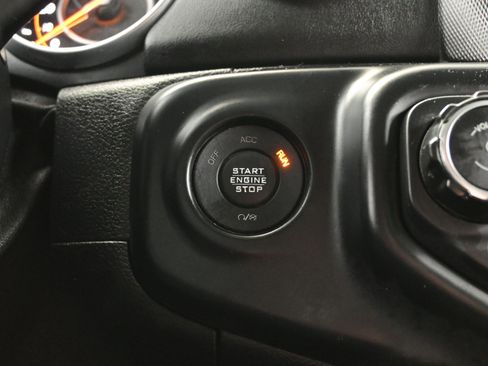 Used 2018 Jeep Wrangler Unlimited Sahara w/ Dual Top Group image 20