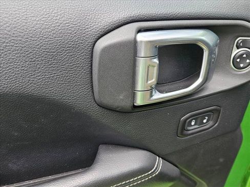 Used 2019 Jeep Wrangler Unlimited Sahara AWD/4WD image 7
