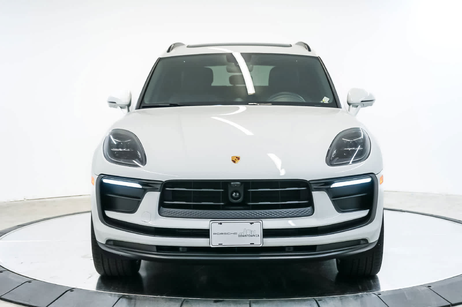 Certified 2026 Porsche Macan AWD/4WD image 6