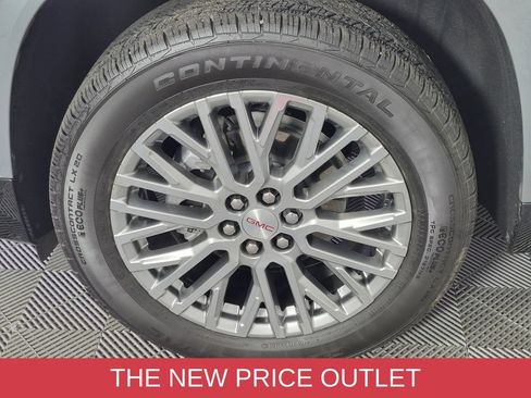 Used 2025 GMC Acadia Denali FWD image 8