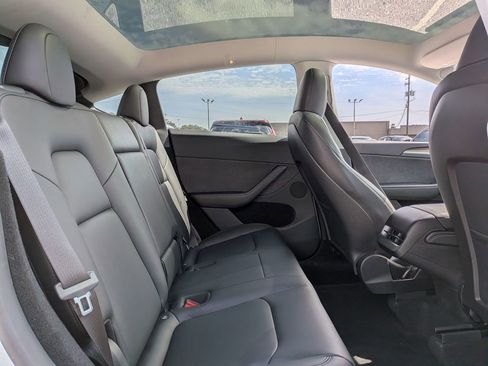 Used 2023 Tesla Model Y Long Range image 32