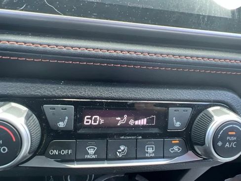 Used 2019 Nissan Kicks SR w/ SR Premium Package FWD image 7