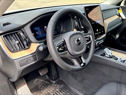 New 2026 Volvo XC60 B5 Core w/ Climate Package AWD/4WD image 8