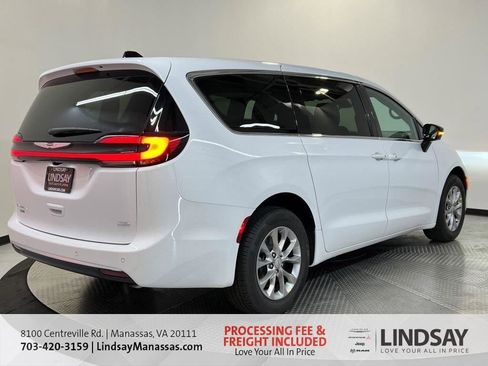 New 2026 Chrysler Pacifica Select image 5
