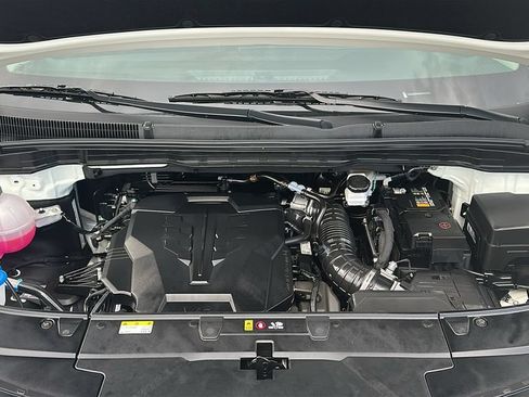Used 2026 Kia Carnival FWD image 3