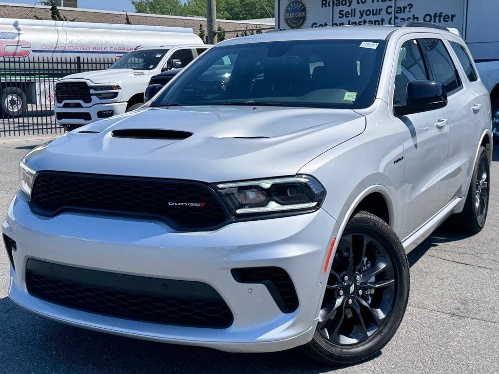 Certified 2025 Dodge Durango R/T w/ Blacktop Package AWD/4WD image 3