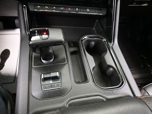 Used 2023 GMC Sierra 1500 AT4 w/ Technology Package AWD/4WD image 11